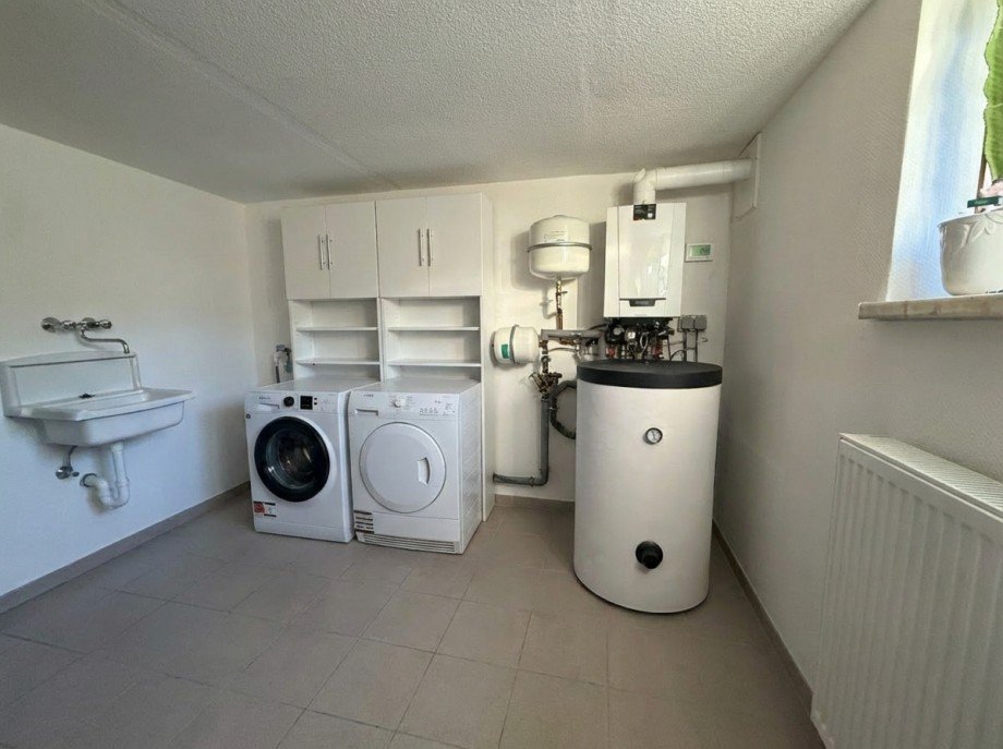 Hauswirtschaftsraum mit Heizung im KG Reihenendhaus Anklam